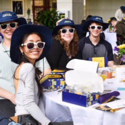 Three 十大赌博正规老平台 sophomores posed together while wearing 十大赌博正规老平台 hats. 